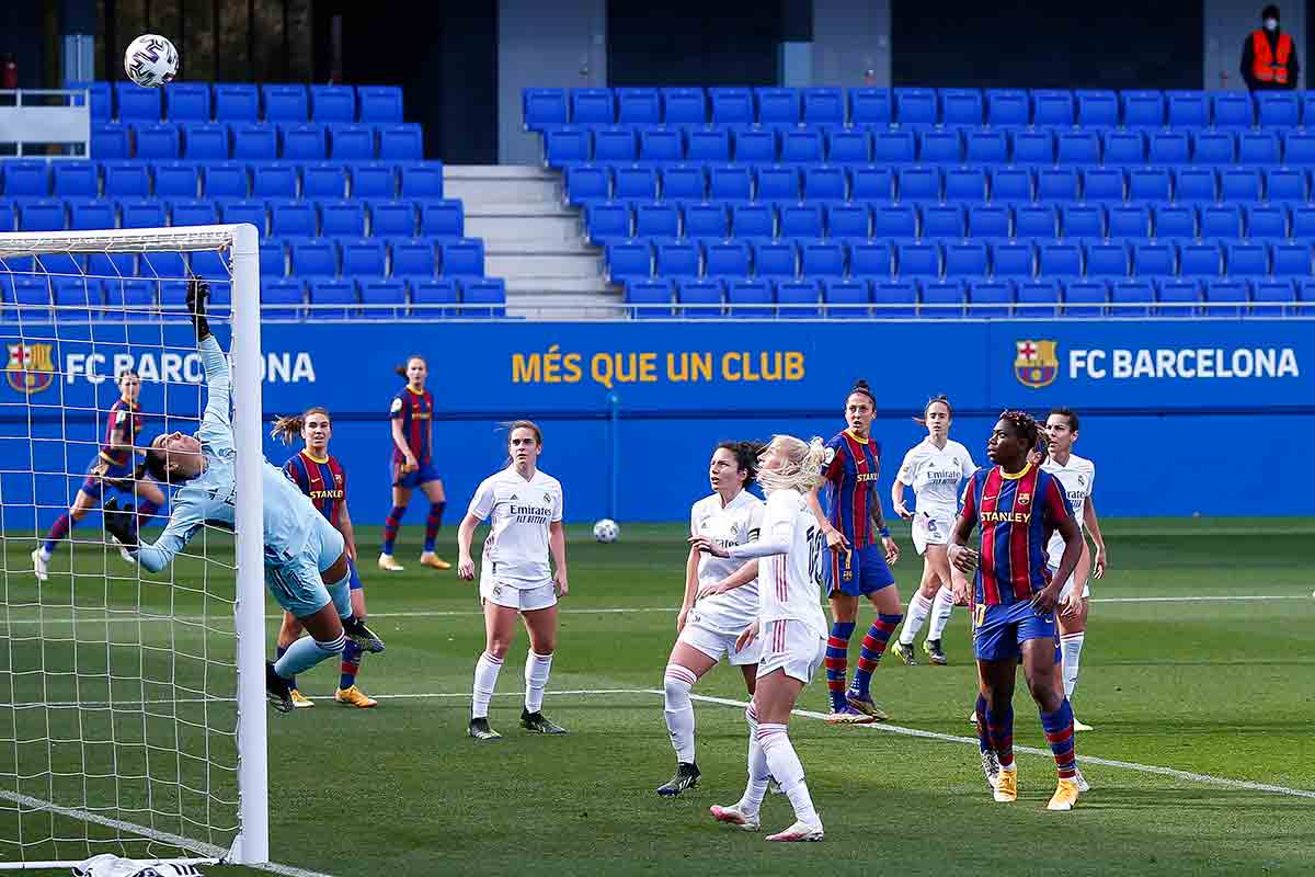 Crónica Del F. C. Barcelona, 4 - Real Madrid, 1 - La Galerna